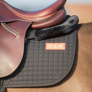 Tapis de selle Obstacle LEO Noir - GEM