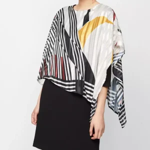 Robe longueur genoux col rond manches trois-quarts voile imprimé