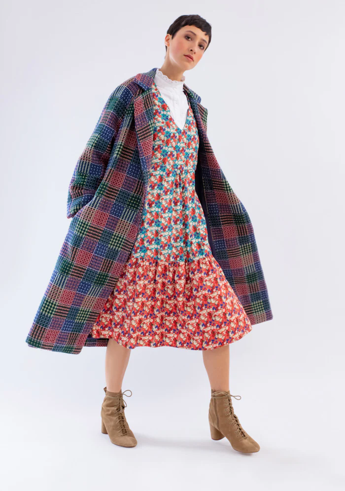 MANTEAU LONG CEINTURÉ ROSE – Image 3