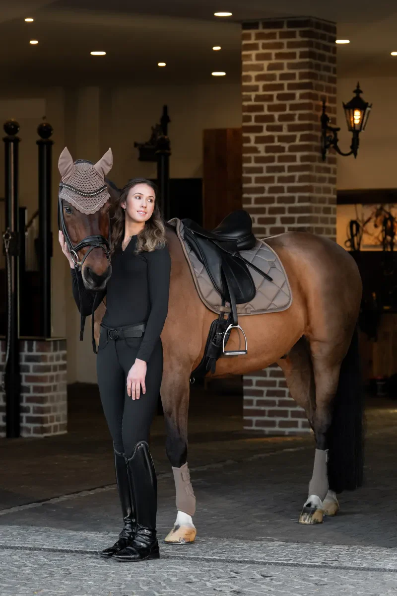 Tapis de selle Glossy Bit DRESSAGE PLATINUM 2025 - Eskadron – Image 5